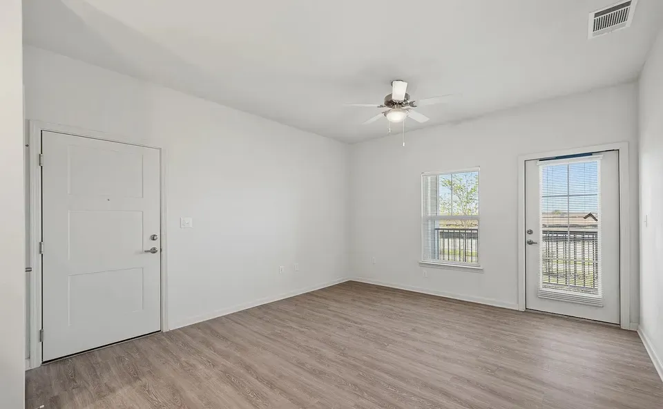 3 Bed 2 Bath Contemporary High-Rise Condo in Austin, TX - 2