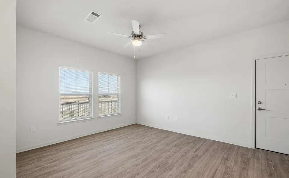 3 Bed 2 Bath Contemporary High-Rise Condo in Austin, TX - 4