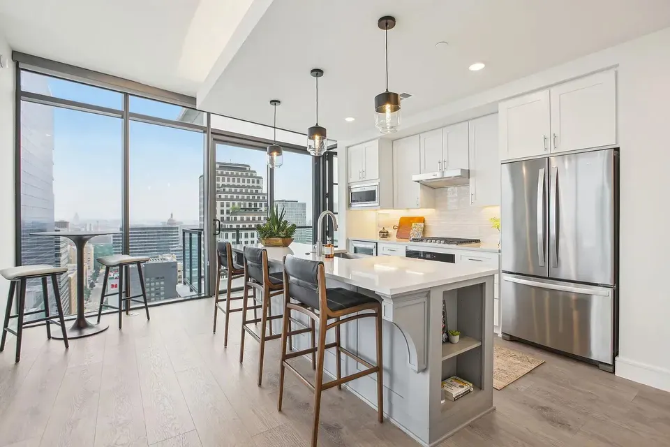 3 Bed 2 Bath Contemporary High-Rise Condo in Austin, TX - 3