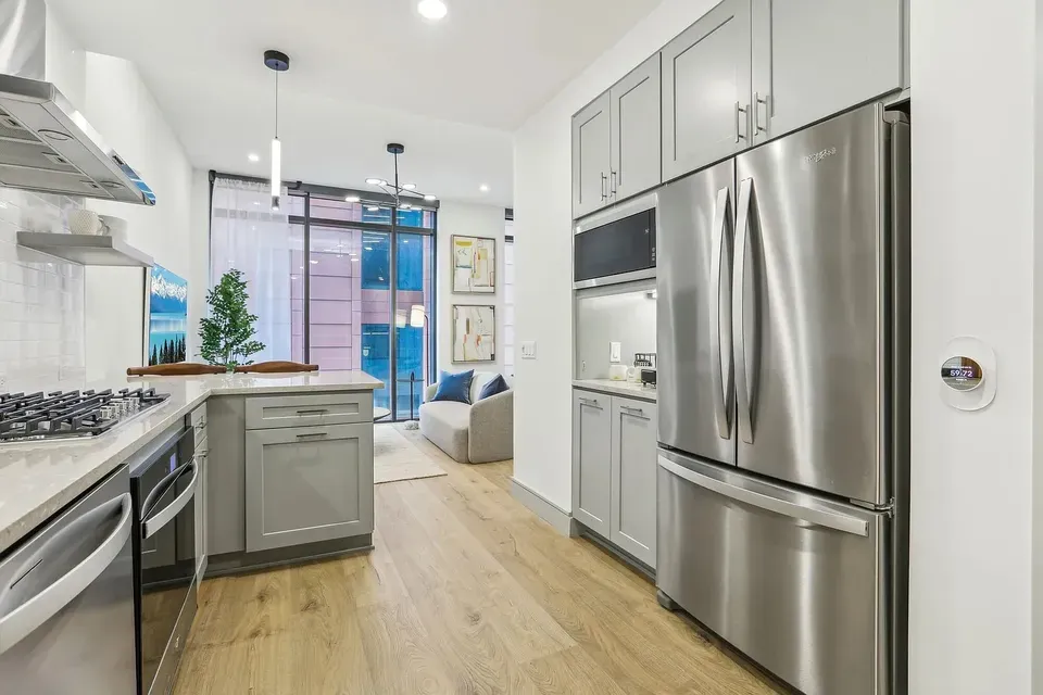 3 Bed 2 Bath Contemporary High-Rise Condo in Austin, TX - 4