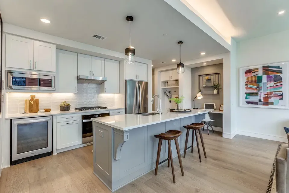 3 Bed 2 Bath Contemporary High-Rise Condo in Austin, TX - 5