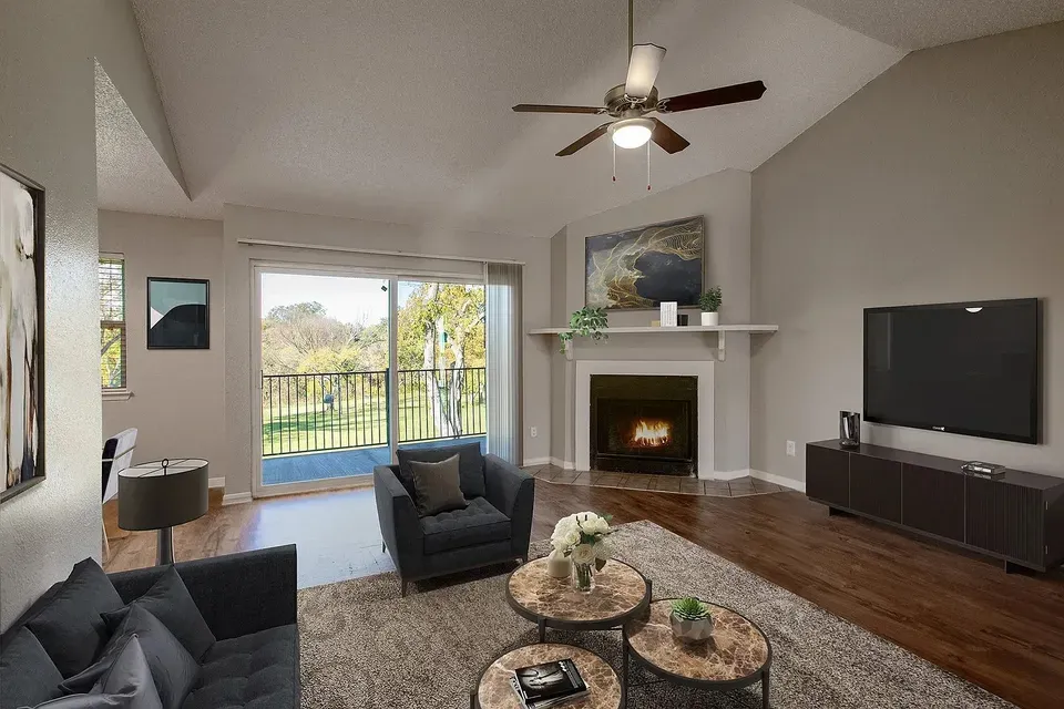 3 Bed 2 Bath Contemporary High-Rise Condo in Austin, TX - 4