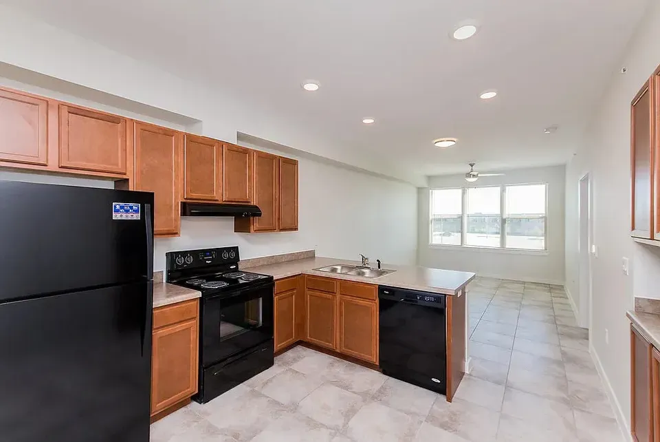 3 Bed 2 Bath Contemporary High-Rise Condo in Austin, TX - 2