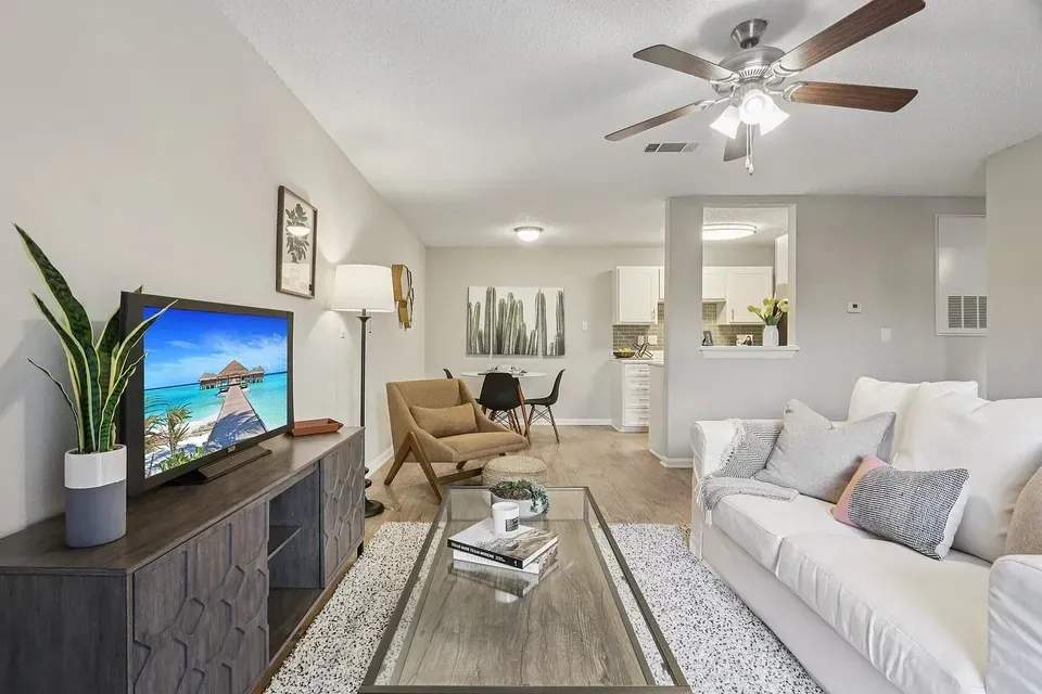 3 Bed 2 Bath Contemporary High-Rise Condo in Austin, TX - 2