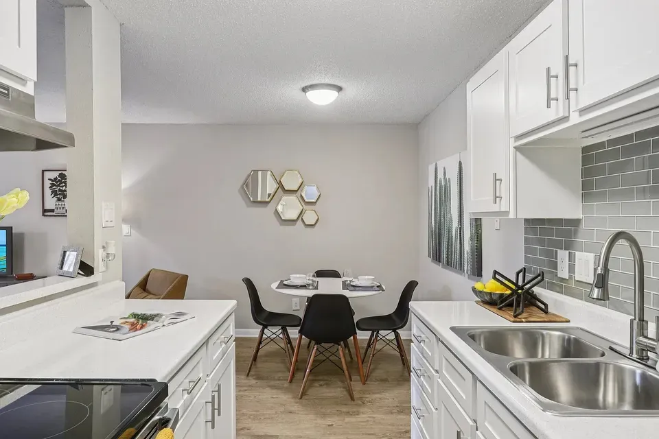 3 Bed 2 Bath Contemporary High-Rise Condo in Austin, TX - 5