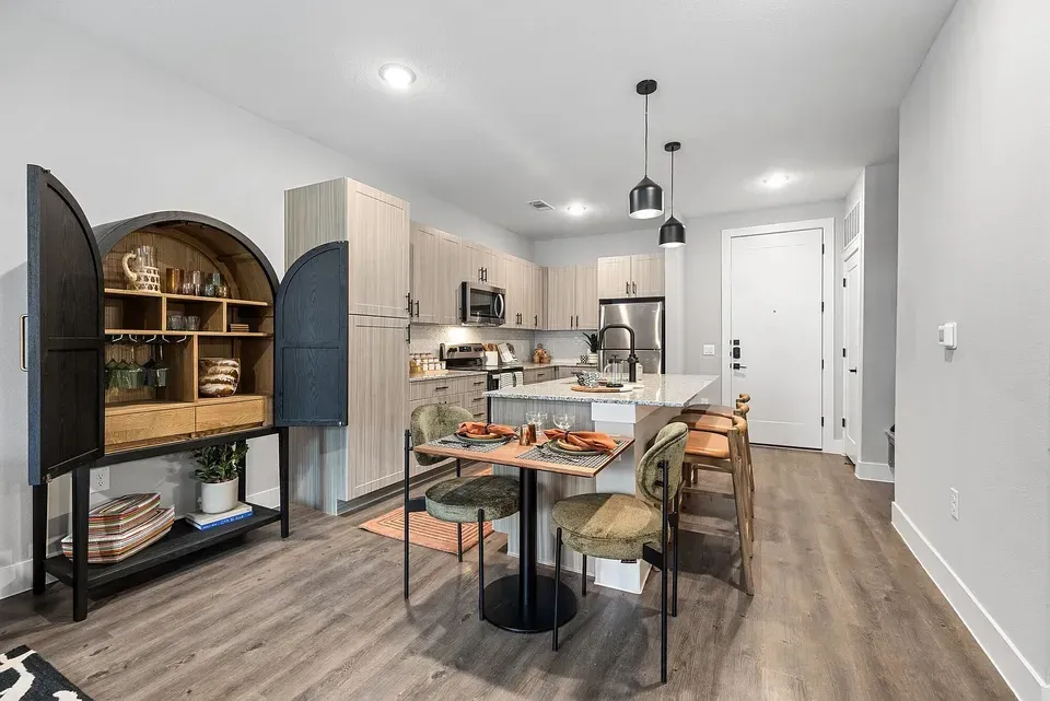 3 Bed 2 Bath Contemporary High-Rise Condo in Austin, TX - 5