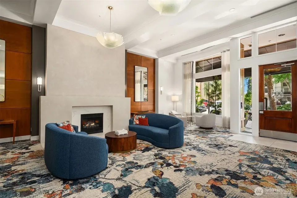 3 Bed 2 Bath Contemporary High-Rise Condo in Bellevue, WA - 2