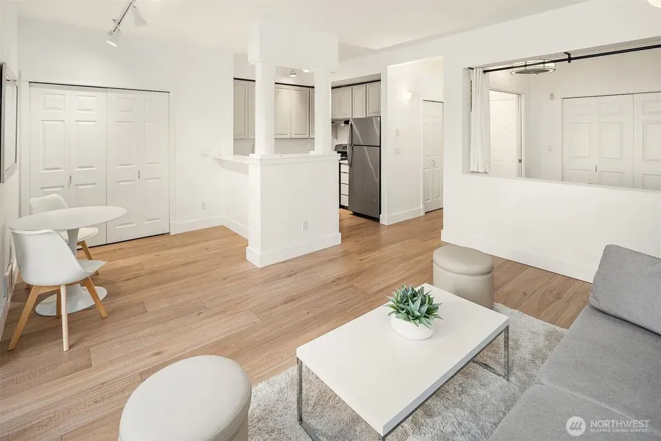 3 Bed 2 Bath Contemporary High-Rise Condo in Bellevue, WA - 4