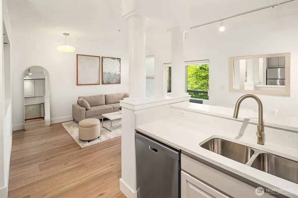 3 Bed 2 Bath Contemporary High-Rise Condo in Bellevue, WA - 5