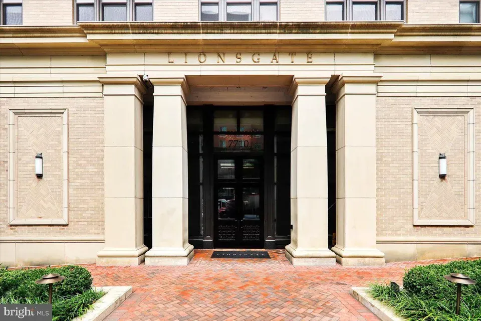3 Bed 2 Bath Contemporary High-Rise Condo in Bethesda, MD - 4