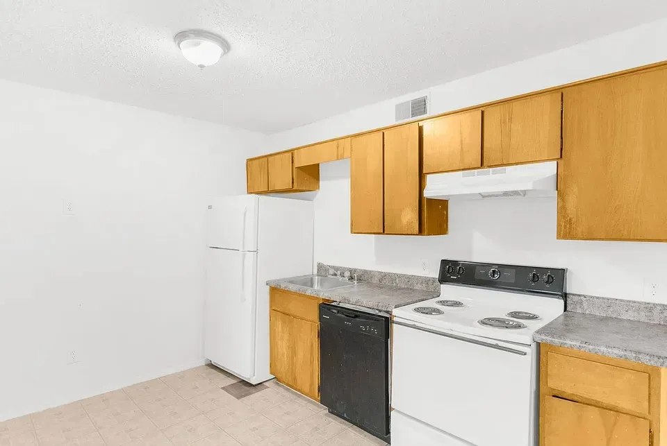 3 Bed 2 Bath Contemporary High-Rise Condo in Birmingham, AL - 2