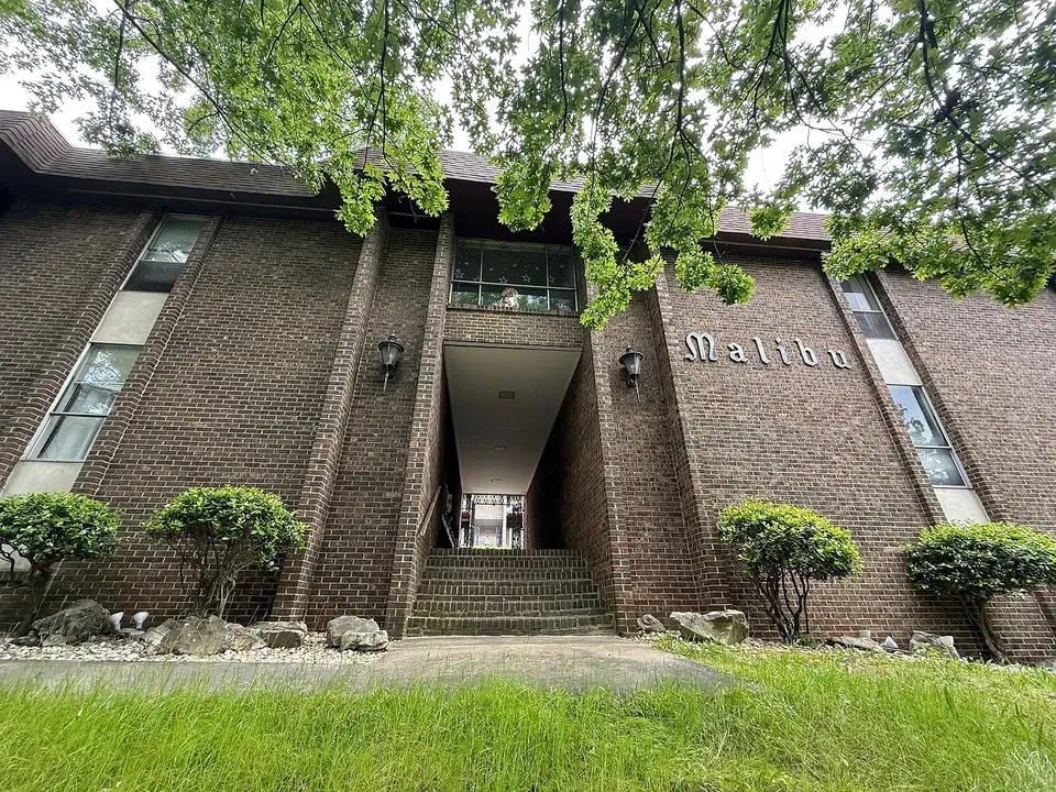 3 Bed 2 Bath Contemporary High-Rise Condo in Birmingham, AL - 1