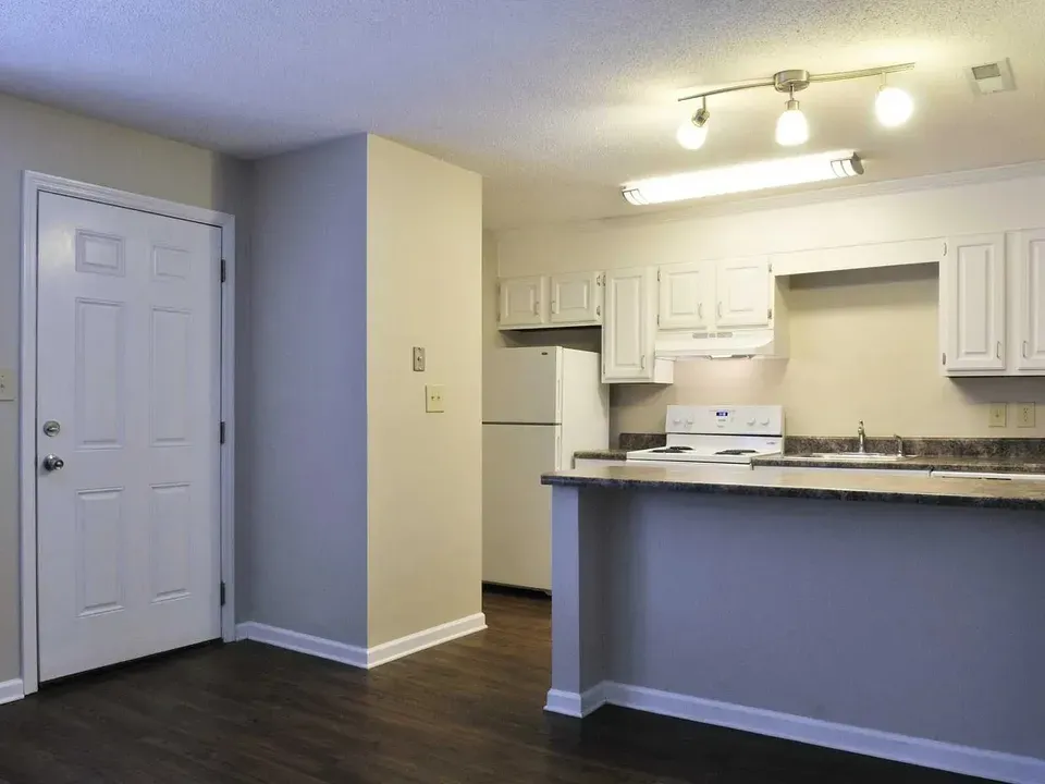 3 Bed 2 Bath Contemporary High-Rise Condo in Birmingham, AL - 1