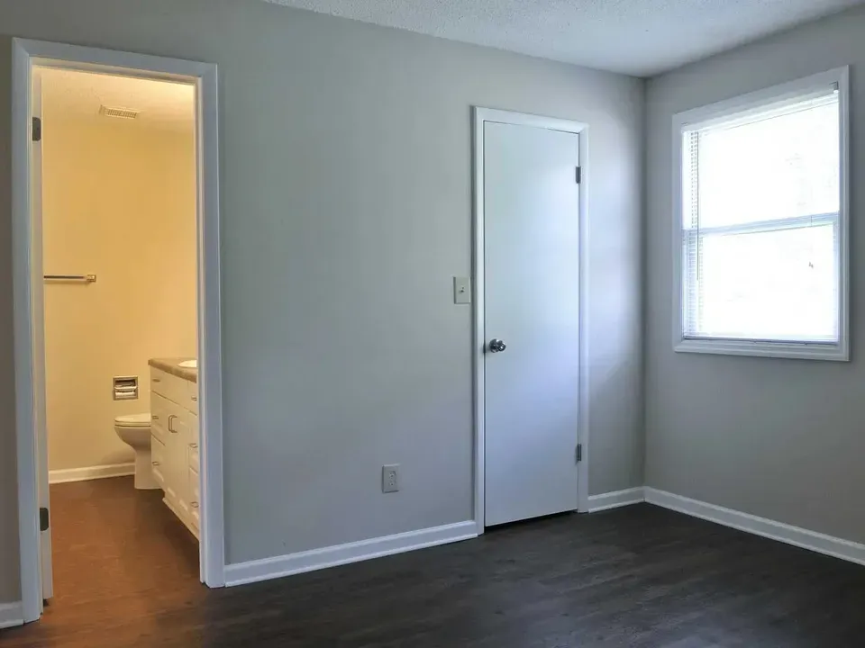 3 Bed 2 Bath Contemporary High-Rise Condo in Birmingham, AL - 2