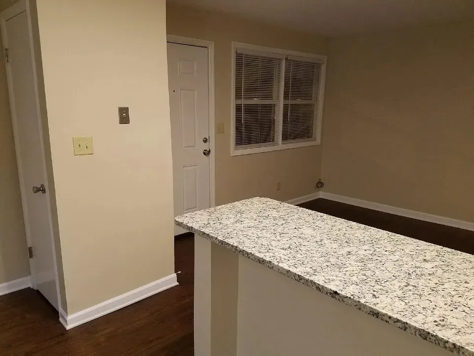 3 Bed 2 Bath Contemporary High-Rise Condo in Birmingham, AL - 5