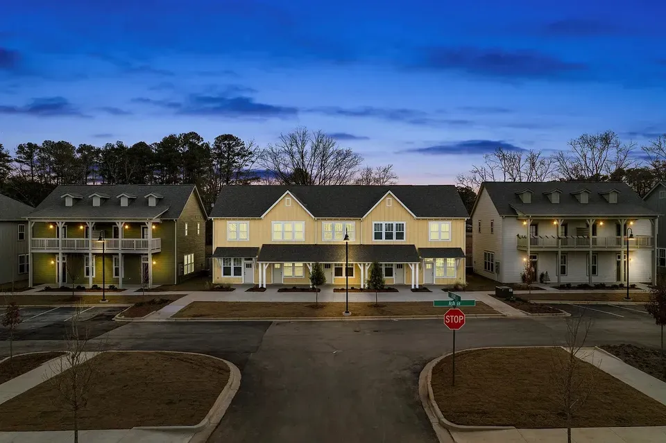3 Bed 2 Bath Contemporary High-Rise Condo in Birmingham, AL - 1