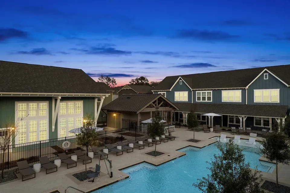 3 Bed 2 Bath Contemporary High-Rise Condo in Birmingham, AL - 2