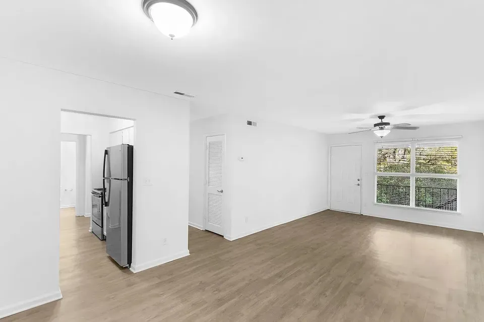 3 Bed 2 Bath Contemporary High-Rise Condo in Birmingham, AL - 2