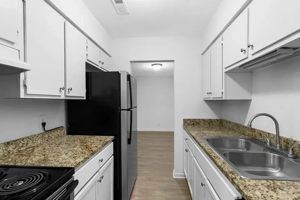 3 Bed 2 Bath Contemporary High-Rise Condo in Birmingham, AL - 4
