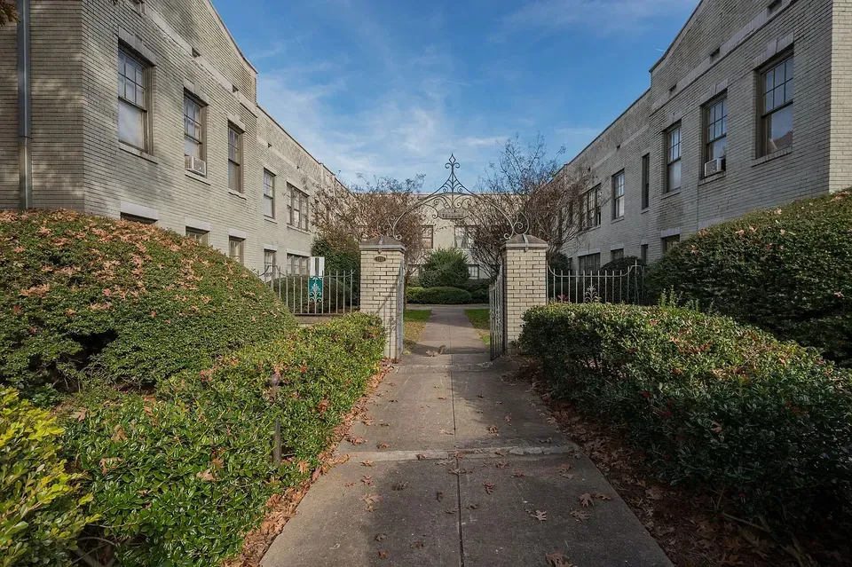 3 Bed 2 Bath Contemporary High-Rise Condo in Birmingham, AL - 2