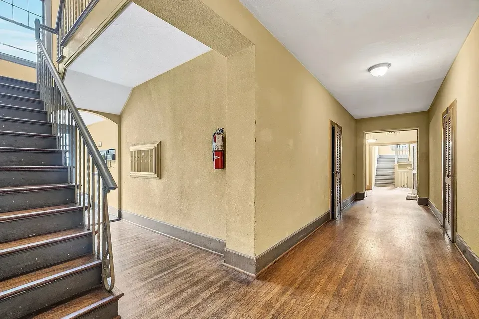 3 Bed 2 Bath Contemporary High-Rise Condo in Birmingham, AL - 3