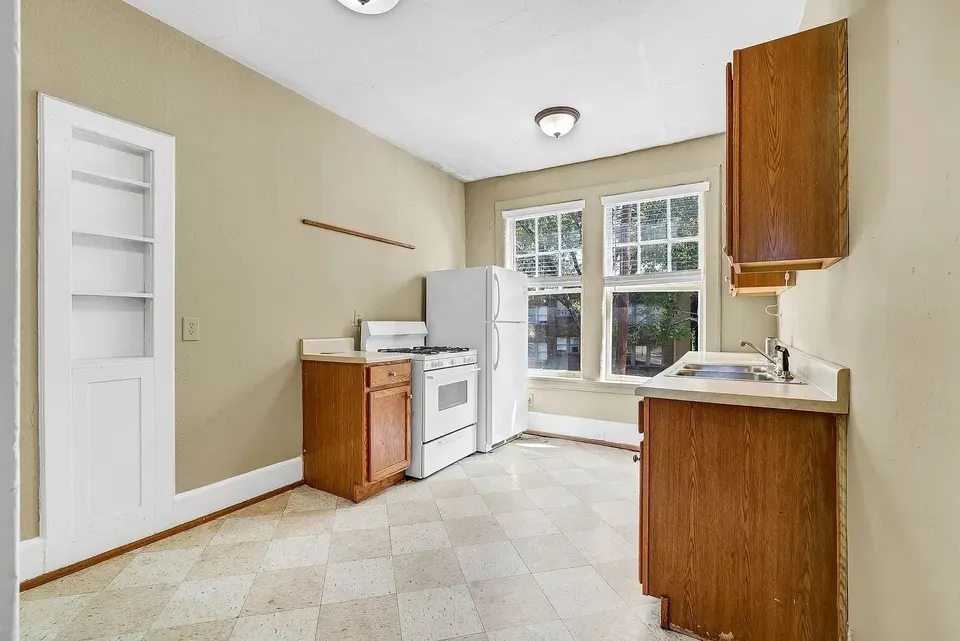 3 Bed 2 Bath Contemporary High-Rise Condo in Birmingham, AL - 4