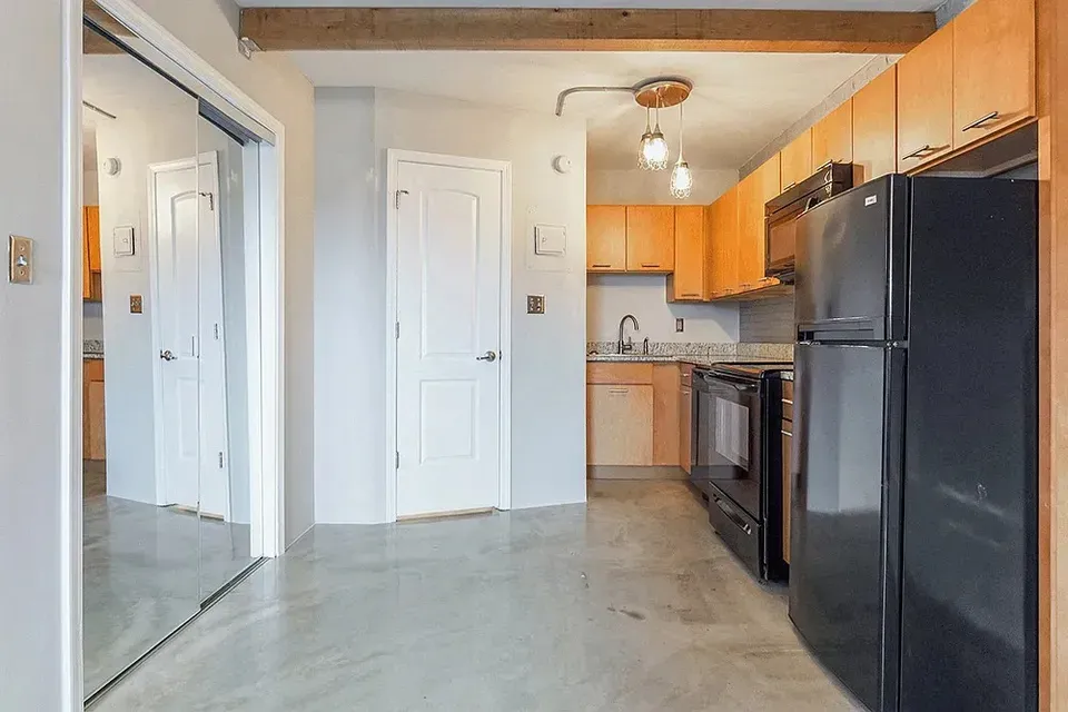 3 Bed 2 Bath Contemporary High-Rise Condo in Birmingham, AL - 1