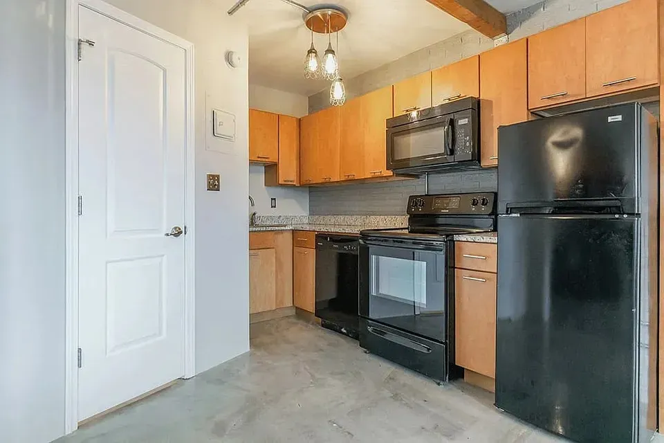 3 Bed 2 Bath Contemporary High-Rise Condo in Birmingham, AL - 2
