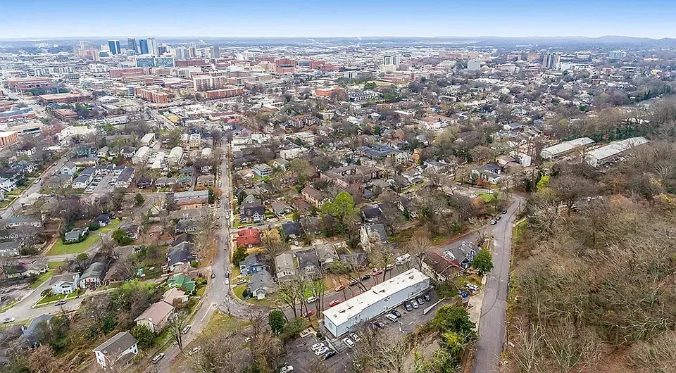 3 Bed 2 Bath Contemporary High-Rise Condo in Birmingham, AL - 4
