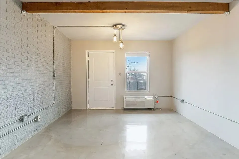 3 Bed 2 Bath Contemporary High-Rise Condo in Birmingham, AL - 5