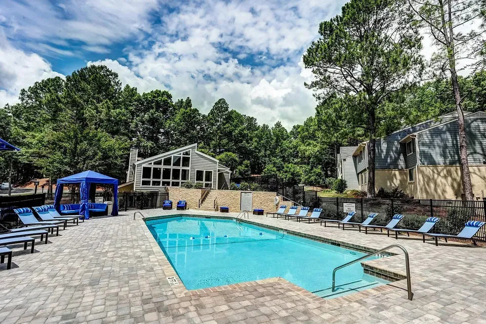 3 Bed 2 Bath Contemporary High-Rise Condo in Birmingham, AL - 2