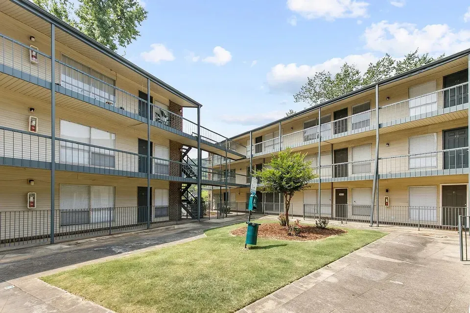 3 Bed 2 Bath Contemporary High-Rise Condo in Birmingham, AL - 1