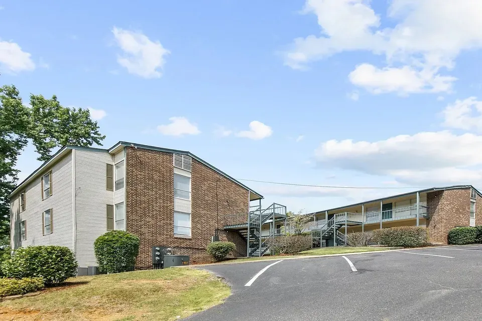 3 Bed 2 Bath Contemporary High-Rise Condo in Birmingham, AL - 2