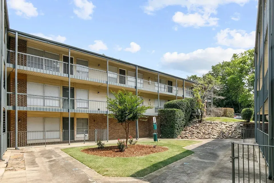 3 Bed 2 Bath Contemporary High-Rise Condo in Birmingham, AL - 3