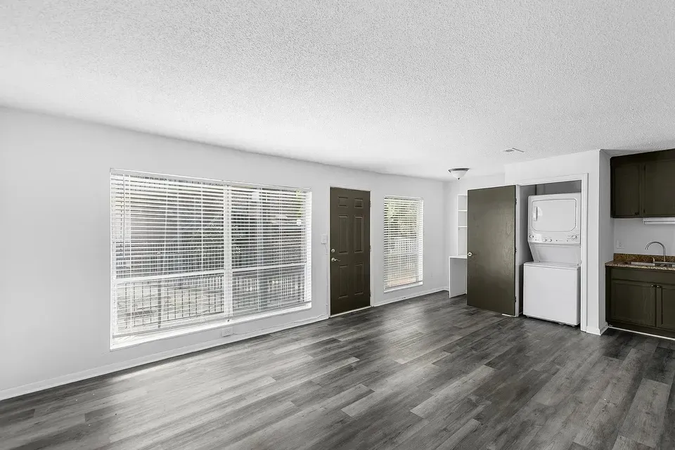 3 Bed 2 Bath Contemporary High-Rise Condo in Birmingham, AL - 4