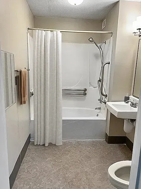 3 Bed 2 Bath Contemporary High-Rise Condo in Birmingham, AL - 5