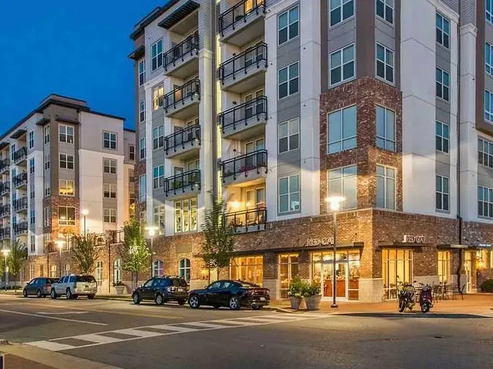 3 Bed 2 Bath Contemporary High-Rise Condo in Birmingham, AL - 1