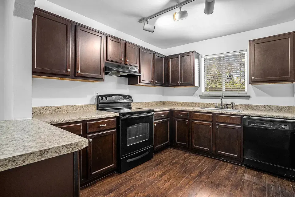 3 Bed 2 Bath Contemporary High-Rise Condo in Birmingham, AL - 1