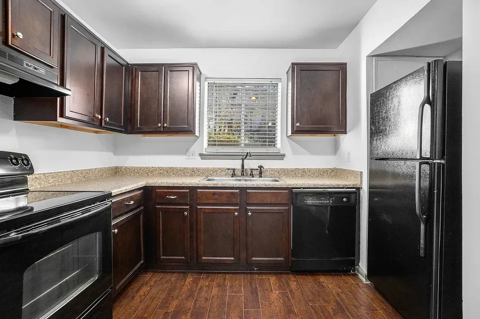 3 Bed 2 Bath Contemporary High-Rise Condo in Birmingham, AL - 2