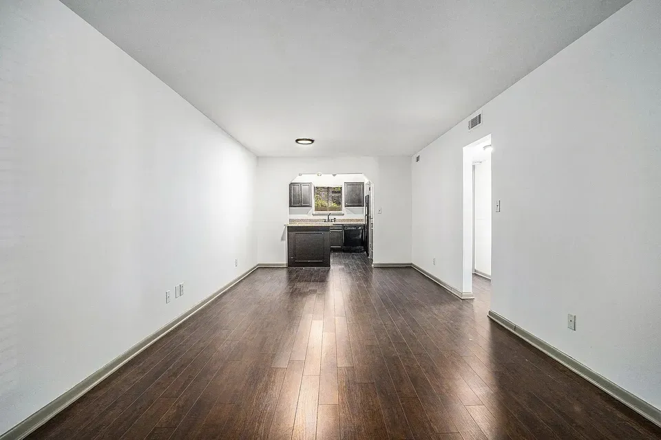 3 Bed 2 Bath Contemporary High-Rise Condo in Birmingham, AL - 4