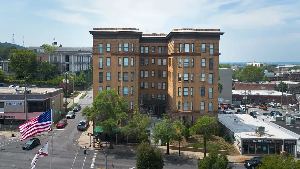 3 Bed 2 Bath Contemporary High-Rise Condo in Birmingham, AL - 1