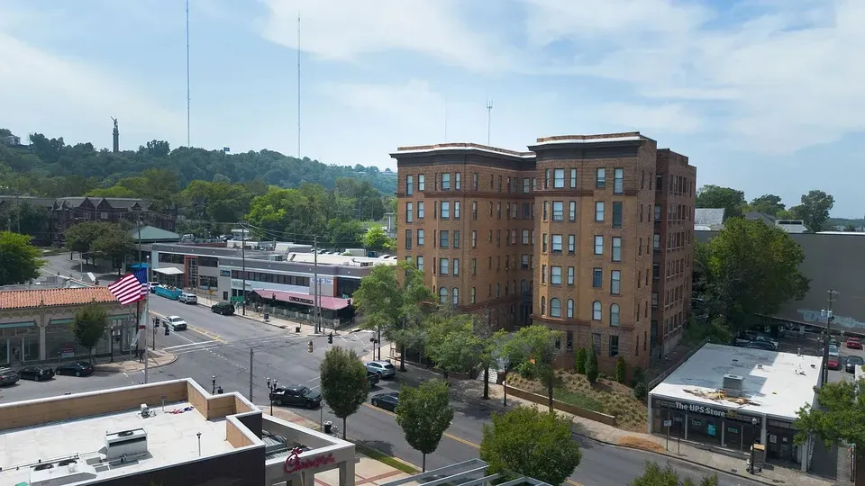 3 Bed 2 Bath Contemporary High-Rise Condo in Birmingham, AL - 3