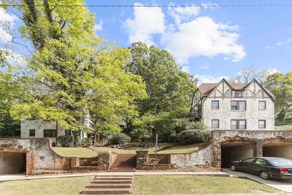 3 Bed 2 Bath Contemporary High-Rise Condo in Birmingham, AL - 1