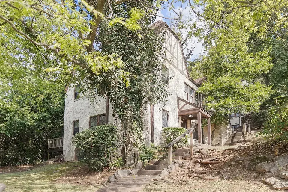 3 Bed 2 Bath Contemporary High-Rise Condo in Birmingham, AL - 3