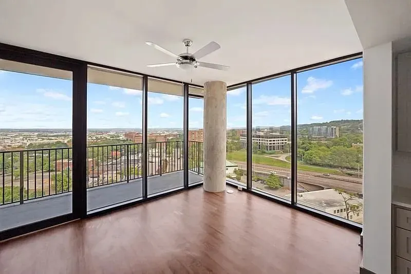 3 Bed 2 Bath Contemporary High-Rise Condo in Birmingham, AL - 2