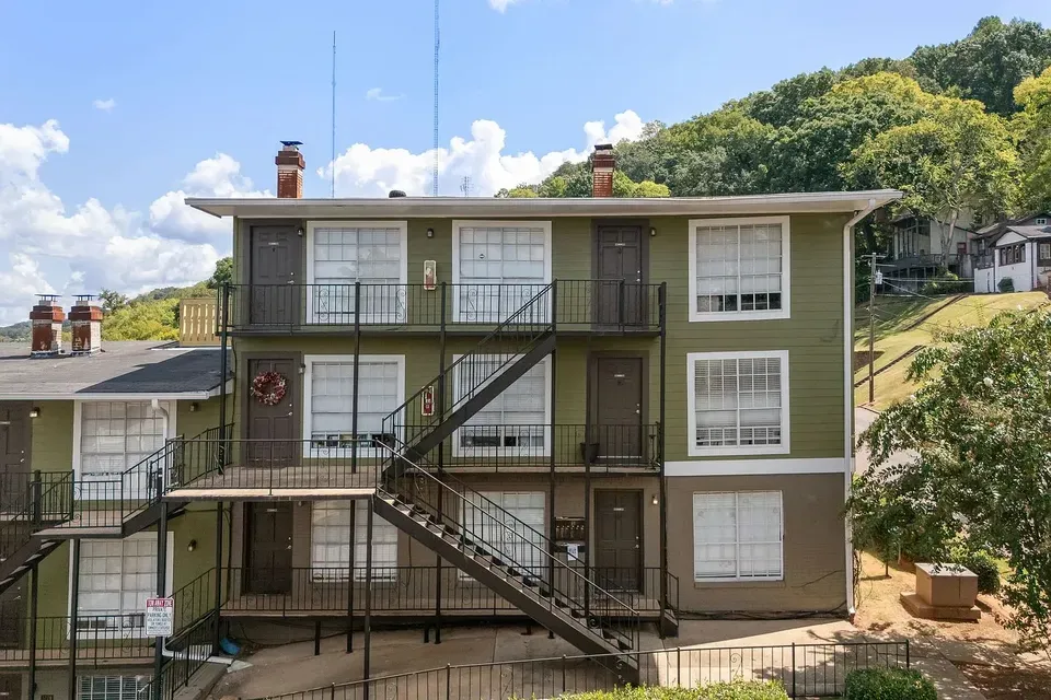 3 Bed 2 Bath Contemporary High-Rise Condo in Birmingham, AL - 1