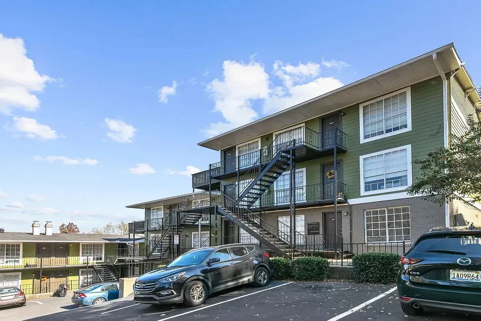 3 Bed 2 Bath Contemporary High-Rise Condo in Birmingham, AL - 2