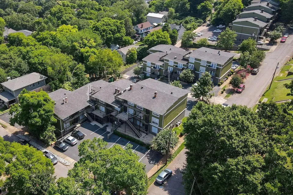 3 Bed 2 Bath Contemporary High-Rise Condo in Birmingham, AL - 4