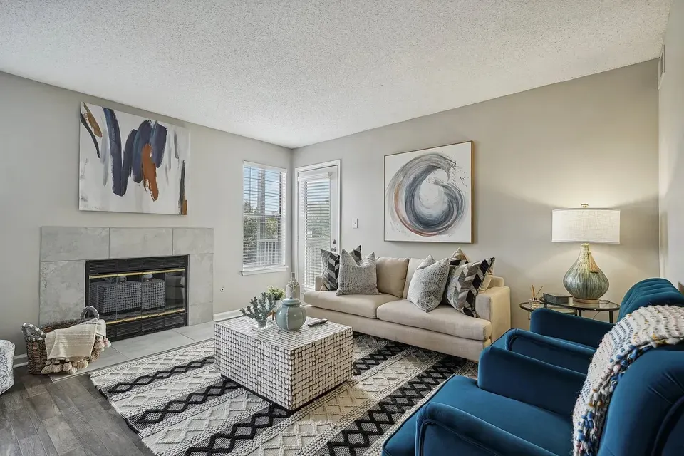3 Bed 2 Bath Contemporary High-Rise Condo in Birmingham, AL - 1