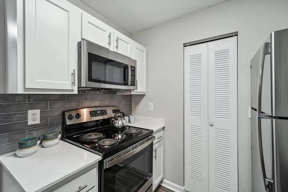 3 Bed 2 Bath Contemporary High-Rise Condo in Birmingham, AL - 4